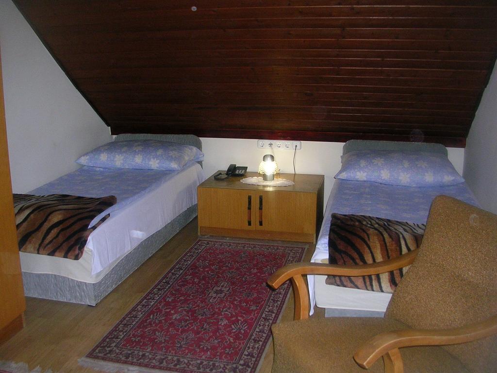 Hegyesi Vendeghaz Bed & Breakfast Gödöllő Oda fotoğraf