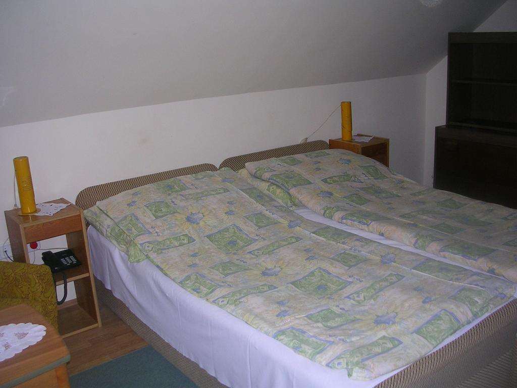 Hegyesi Vendeghaz Bed & Breakfast Gödöllő Oda fotoğraf